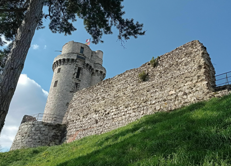 Tour de Montlhéry, Montlhéry, France
